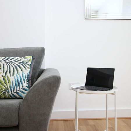 St Thomas Loft Views By Ssw - 2Br, Parking, Sleeps 4, Easy Access To City Centre, Marina, Beach And M4 Σουόνσι Εξωτερικό φωτογραφία