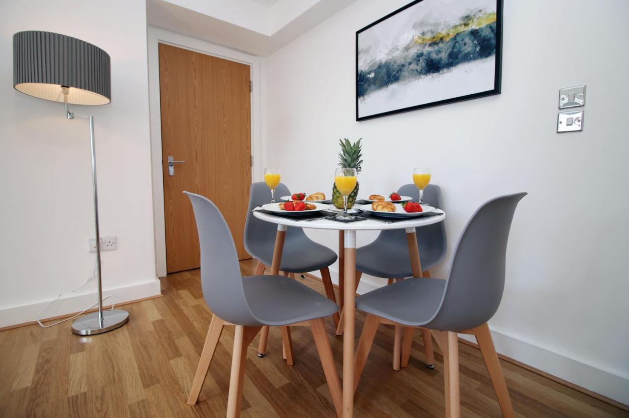 St Thomas Loft Views By Ssw - 2Br, Parking, Sleeps 4, Easy Access To City Centre, Marina, Beach And M4 Σουόνσι Εξωτερικό φωτογραφία