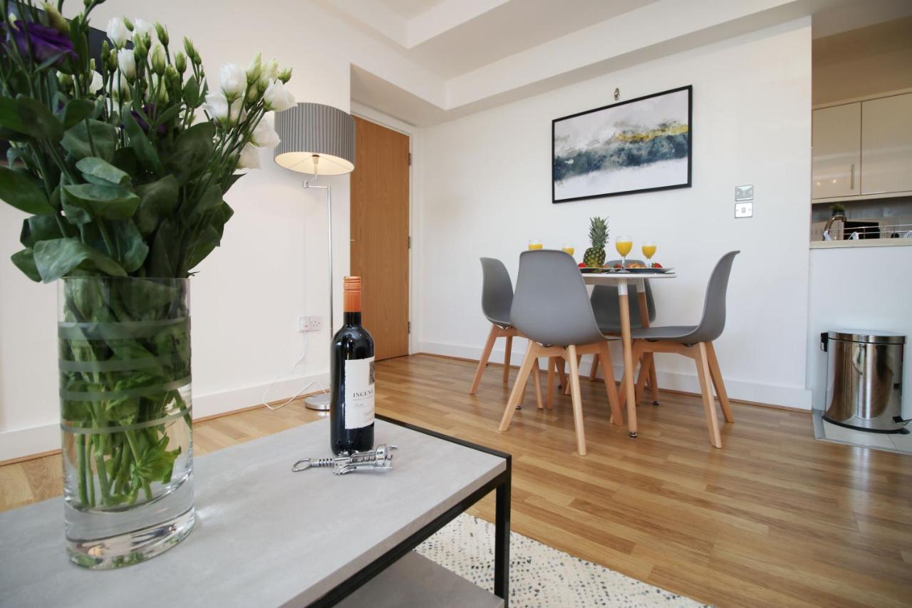 St Thomas Loft Views By Ssw - 2Br, Parking, Sleeps 4, Easy Access To City Centre, Marina, Beach And M4 Σουόνσι Εξωτερικό φωτογραφία