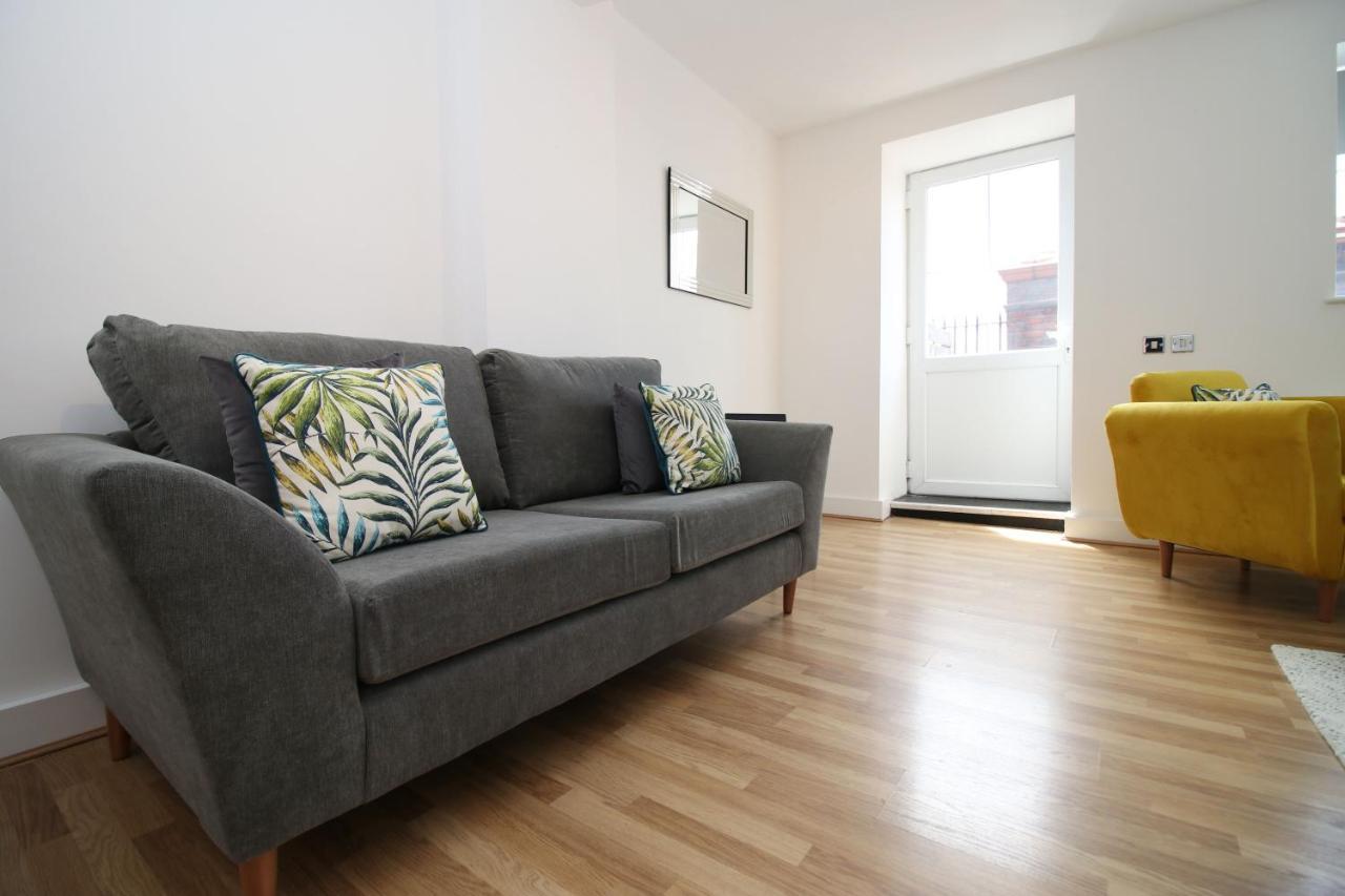 St Thomas Loft Views By Ssw - 2Br, Parking, Sleeps 4, Easy Access To City Centre, Marina, Beach And M4 Σουόνσι Εξωτερικό φωτογραφία