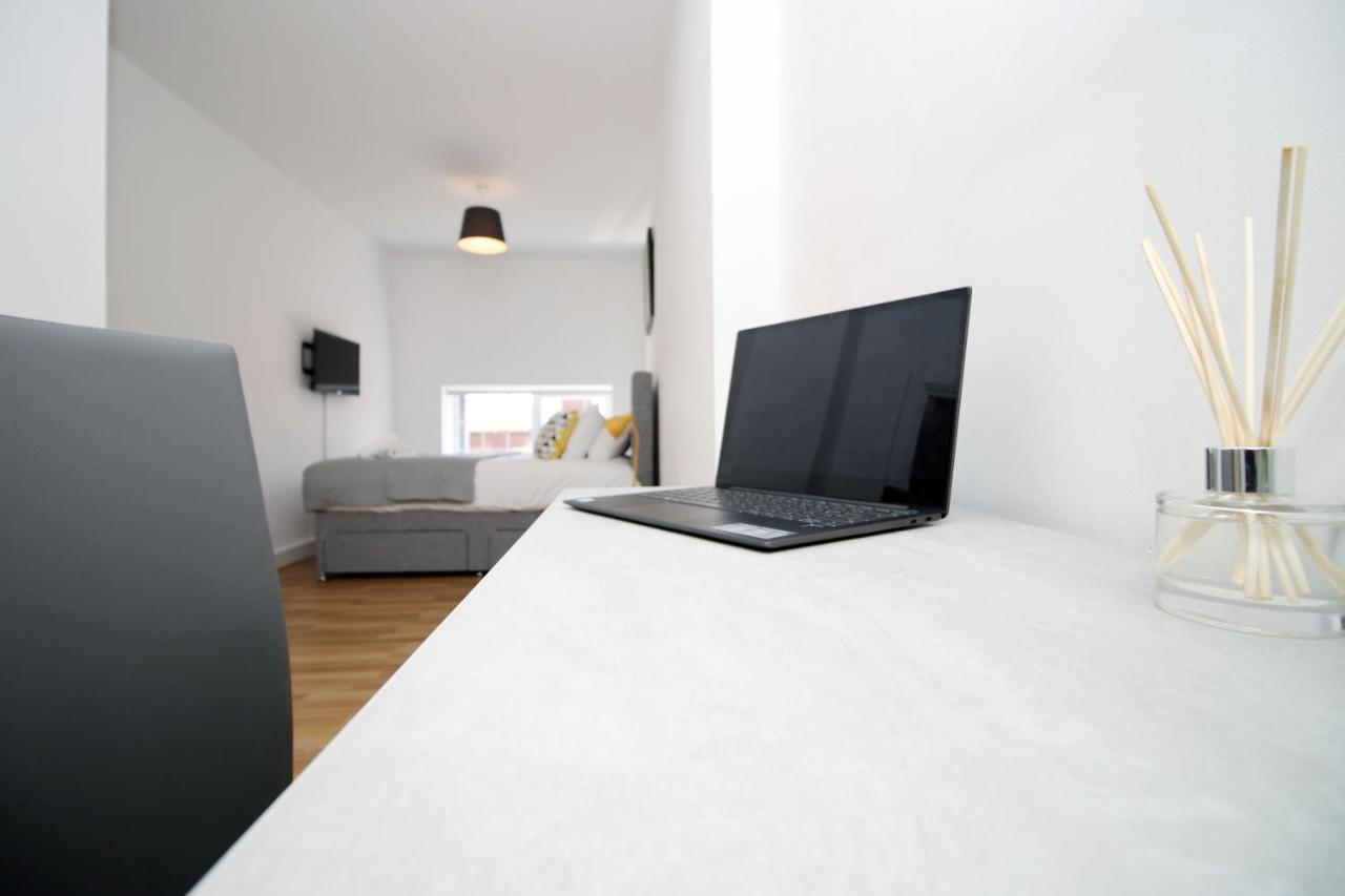 St Thomas Loft Views By Ssw - 2Br, Parking, Sleeps 4, Easy Access To City Centre, Marina, Beach And M4 Σουόνσι Εξωτερικό φωτογραφία