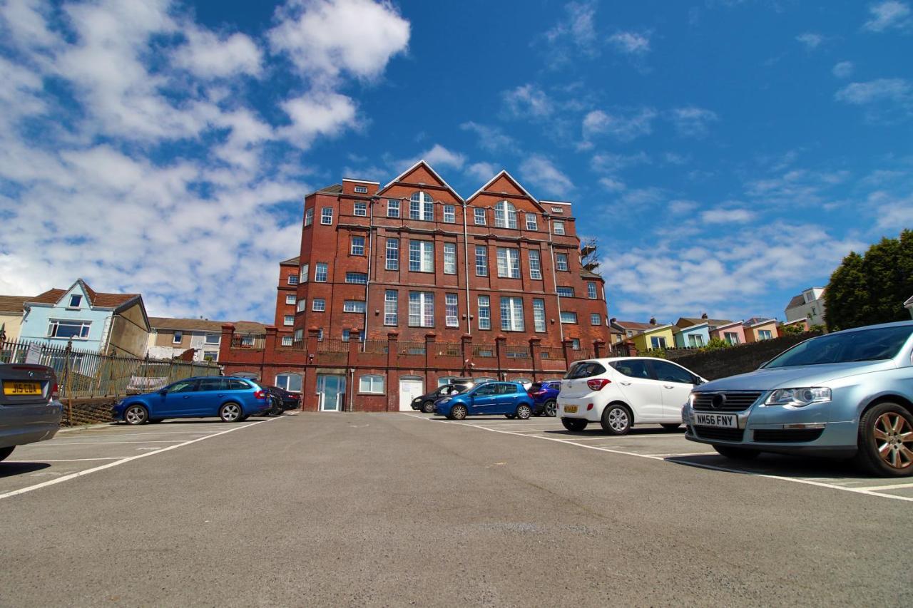 St Thomas Loft Views By Ssw - 2Br, Parking, Sleeps 4, Easy Access To City Centre, Marina, Beach And M4 Σουόνσι Εξωτερικό φωτογραφία